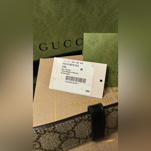 Reversible Gucci Belt: - Picture 2 of 7